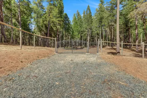 13821 Golden Lily Ct, Grass Valley, CA 95945