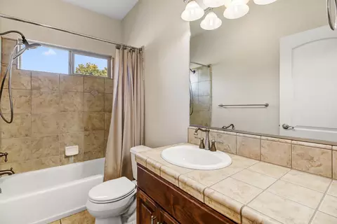 Bath - 1213 Stonebridge Dr, Lodi, CA 95242 photo 5 of 7