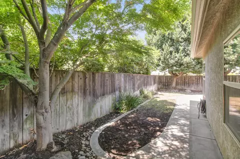Exterior - 1213 Stonebridge Dr, Lodi, CA 95242 photo 9 of 14