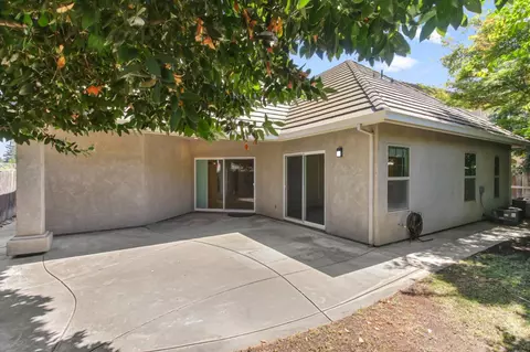 Exterior - 1213 Stonebridge Dr, Lodi, CA 95242 photo 4 of 14