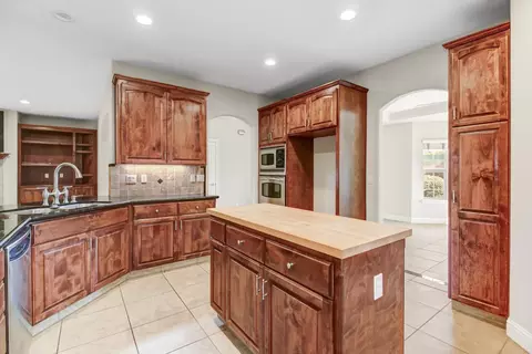 Kitchen - 1213 Stonebridge Dr, Lodi, CA 95242 photo 2 of 10