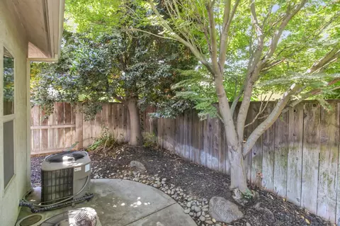 Exterior - 1213 Stonebridge Dr, Lodi, CA 95242 photo 10 of 14