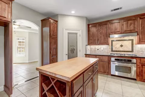 Kitchen - 1213 Stonebridge Dr, Lodi, CA 95242 photo 6 of 10