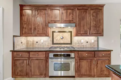 Kitchen - 1213 Stonebridge Dr, Lodi, CA 95242 photo 8 of 10