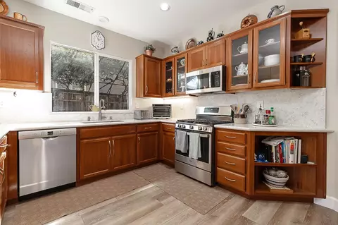 Kitchen - 2425 Gallery Dr, Riverbank, CA 95367 photo 2 of 2