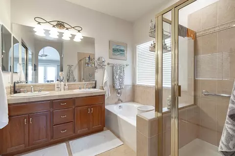 Bath - 2425 Gallery Dr, Riverbank, CA 95367 photo 2 of 3