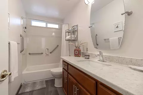 Bath - 2425 Gallery Dr, Riverbank, CA 95367 photo 3 of 3