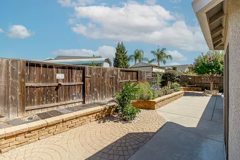 Exterior - 2425 Gallery Dr, Riverbank, CA 95367 photo 7 of 8