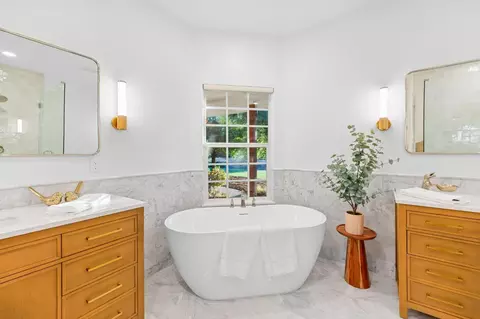 Bath - 39308 Spanish Bay Pl, Davis, CA 95616 photo 3 of 9