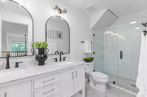 Bath - 39308 Spanish Bay Pl, Davis, CA 95616 photo 6 of 9
