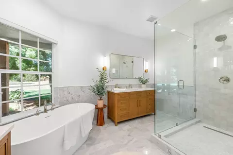 Bath - 39308 Spanish Bay Pl, Davis, CA 95616 photo 4 of 9