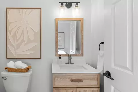 Bath - 39308 Spanish Bay Pl, Davis, CA 95616 photo 1 of 9