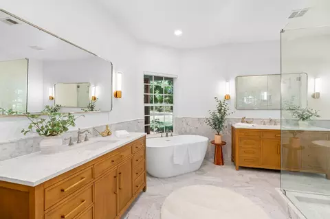 Bath - 39308 Spanish Bay Pl, Davis, CA 95616 photo 2 of 9