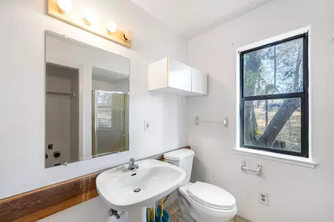 Bath - 4401 Tya Ln, Placerville, CA 95667 photo 2 of 3