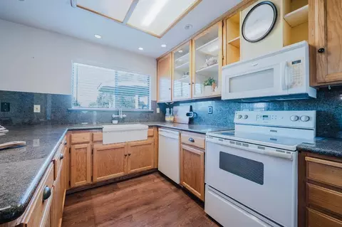 Kitchen - 11211 Boessow Rd, Galt, CA 95632 photo 3 of 7