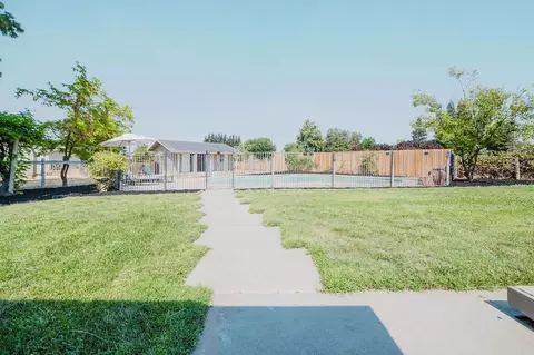 Exterior - 11211 Boessow Rd, Galt, CA 95632 photo 9 of 18