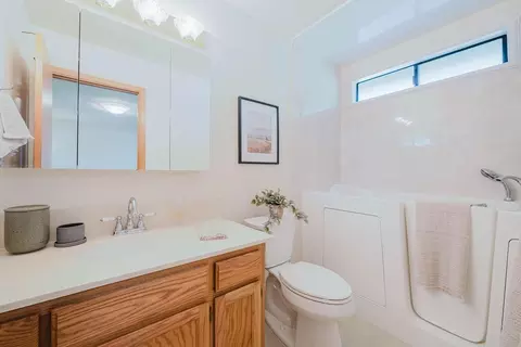 Bath - 11211 Boessow Rd, Galt, CA 95632 photo 2 of 8