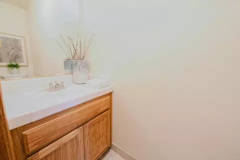 Bath - 11211 Boessow Rd, Galt, CA 95632 photo 3 of 8
