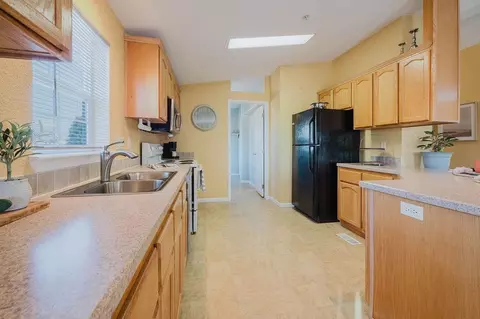 Kitchen - 11211 Boessow Rd, Galt, CA 95632 photo 5 of 7