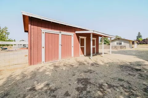 Exterior - 11211 Boessow Rd, Galt, CA 95632 photo 15 of 18