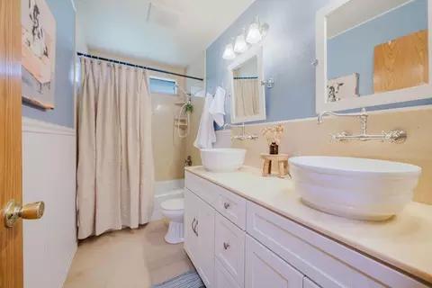 Bath - 11211 Boessow Rd, Galt, CA 95632 photo 1 of 8