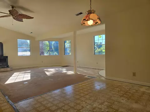 Living - 1741 Sycamore Dr, Isleton, CA 95641 photo 4 of 5