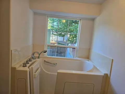 Bath - 1741 Sycamore Dr, Isleton, CA 95641 photo 3 of 3