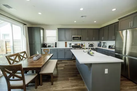 Kitchen - 3613 Historic Ct, Modesto, CA 95356 photo 2 of 6