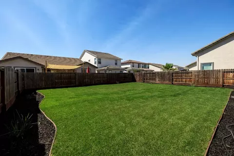 Exterior - 3613 Historic Ct, Modesto, CA 95356 photo 12 of 13