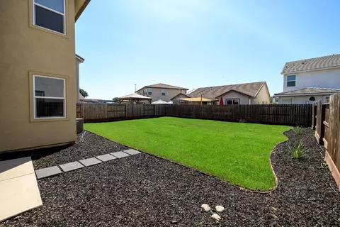Exterior - 3613 Historic Ct, Modesto, CA 95356 photo 6 of 13