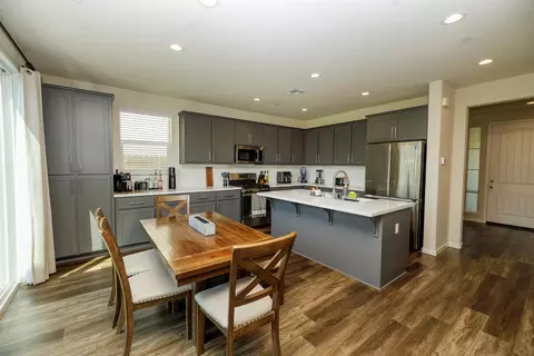 Kitchen - 3613 Historic Ct, Modesto, CA 95356 photo 3 of 6