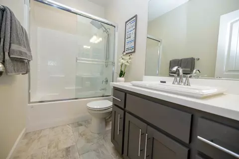 Bath - 3613 Historic Ct, Modesto, CA 95356 photo 6 of 7