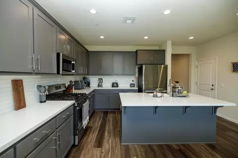 Kitchen - 3613 Historic Ct, Modesto, CA 95356 photo 5 of 6