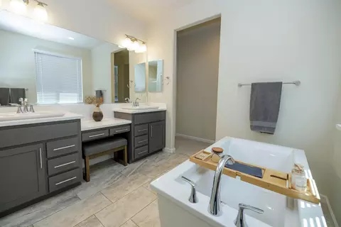 Bath - 3613 Historic Ct, Modesto, CA 95356 photo 5 of 7