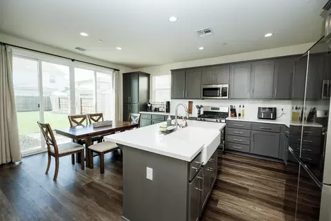 Kitchen - 3613 Historic Ct, Modesto, CA 95356 photo 1 of 6