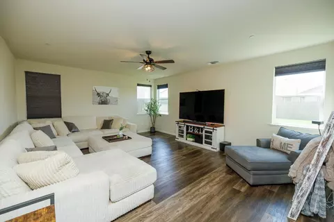 Living - 3613 Historic Ct, Modesto, CA 95356 photo 1 of 2