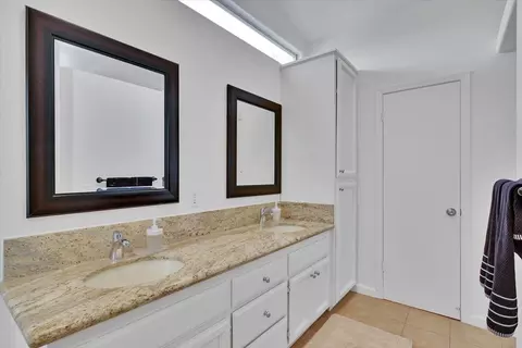 Bath - 8121 Deer Spring Cir, Antelope, CA 95843 photo 5 of 5