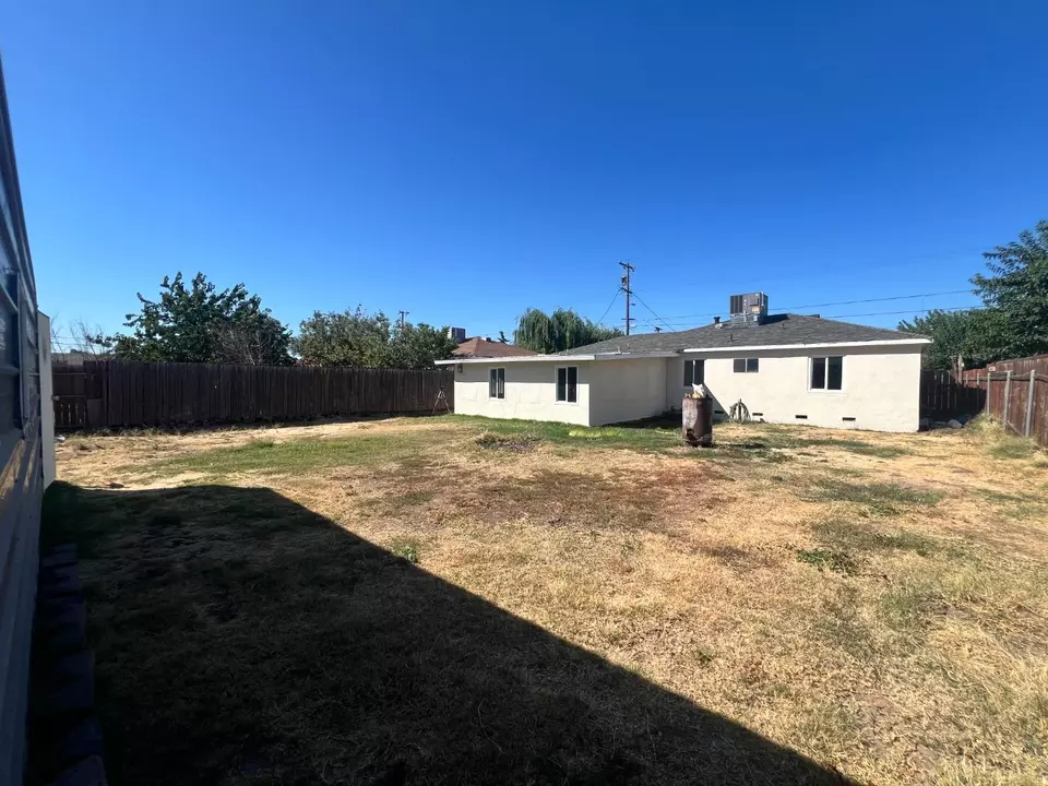 Exterior - 1136 S Hinkley Ave, Stockton, CA 95215 photo 4 of 6