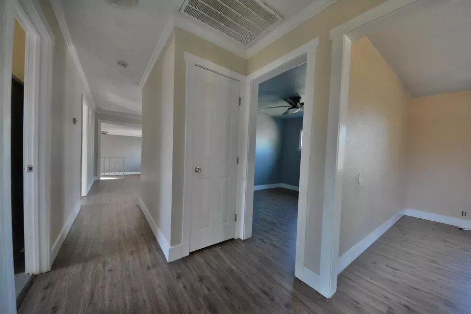 Entry Way - 1136 S Hinkley Ave, Stockton, CA 95215 photo 3 of 4