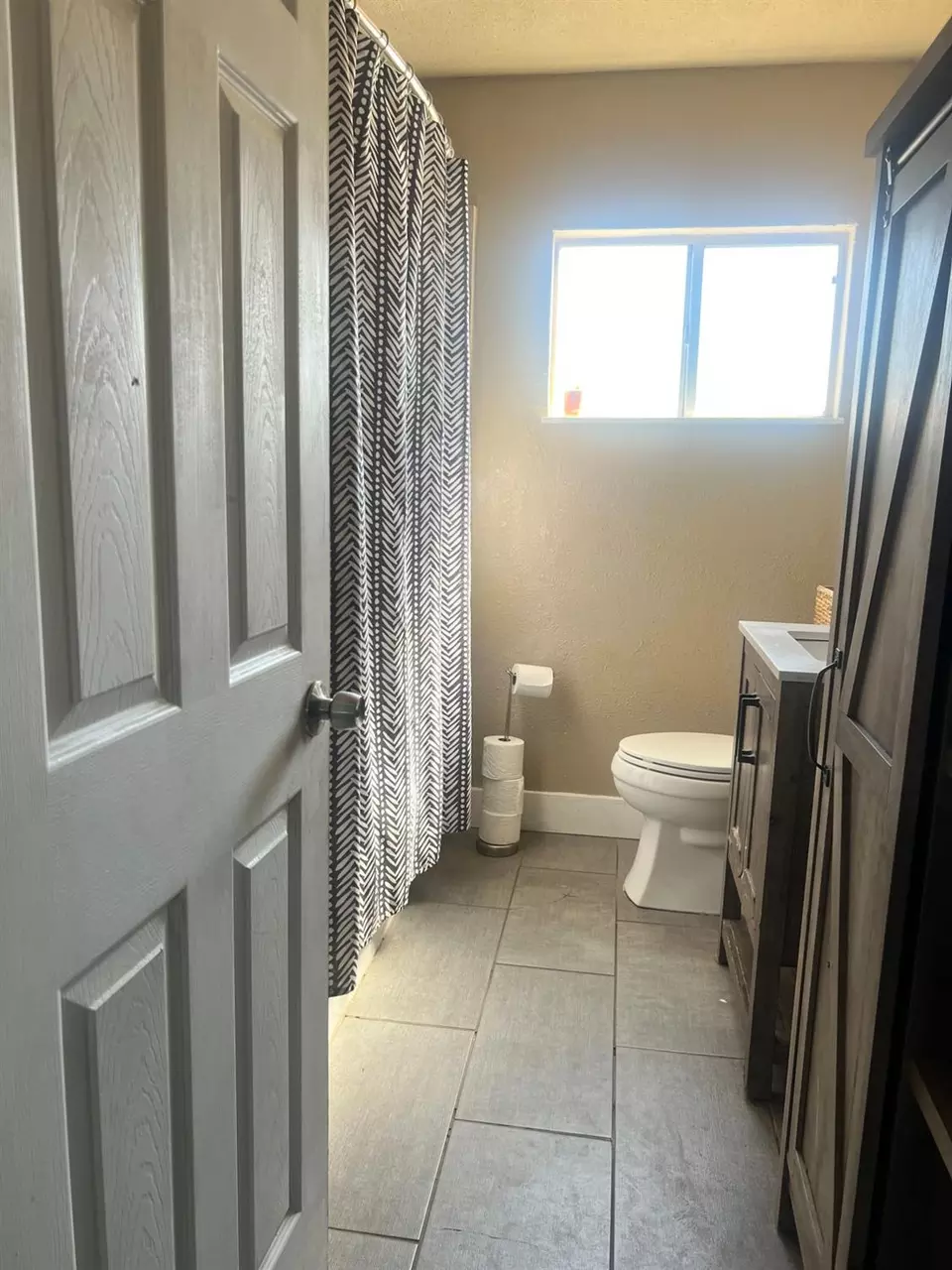 Bath - 1136 S Hinkley Ave, Stockton, CA 95215 photo 2 of 2