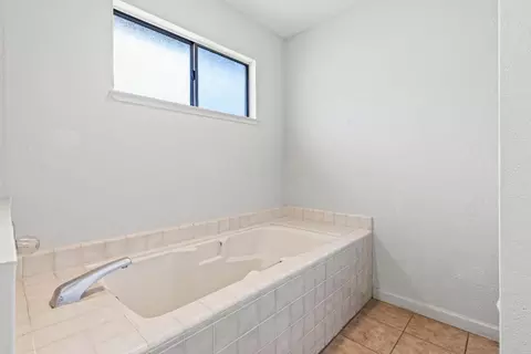 Bath - 2405 Veneman Ave, Modesto, CA 95356 photo 4 of 4