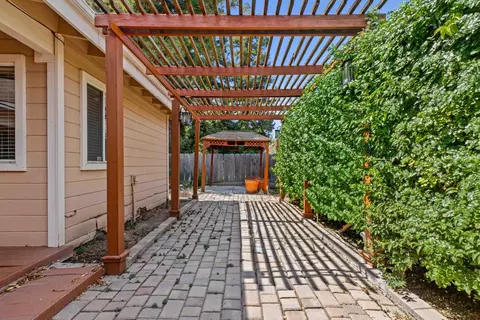 Exterior - 2405 Veneman Ave, Modesto, CA 95356 photo 6 of 7