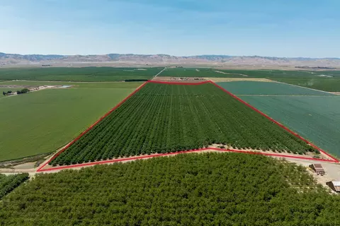 100 Draper Rd, Newman, CA 95360