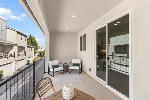Exterior - 957 Jacobsen Ln, Davis, CA 95616 photo 4 of 7