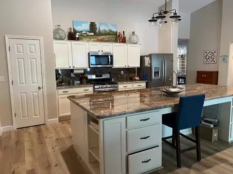 Kitchen - 522 Osprey Dr, Patterson, CA 95363 photo 2 of 6