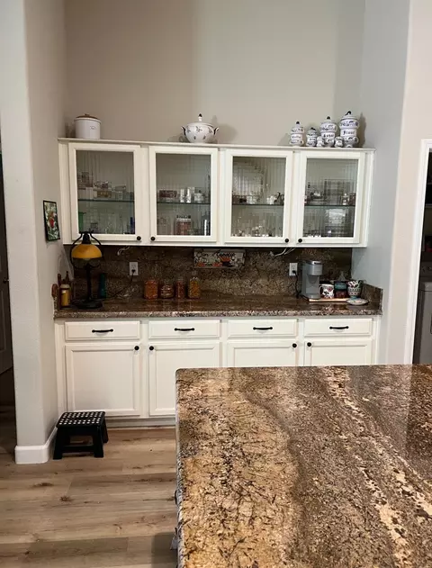 Kitchen - 522 Osprey Dr, Patterson, CA 95363 photo 4 of 6