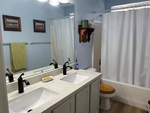 Bath - 522 Osprey Dr, Patterson, CA 95363 photo 3 of 3