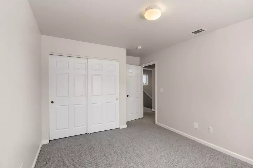 Bedroom - 864 N Heartland Dr, Manteca, CA 95337 photo 4 of 9