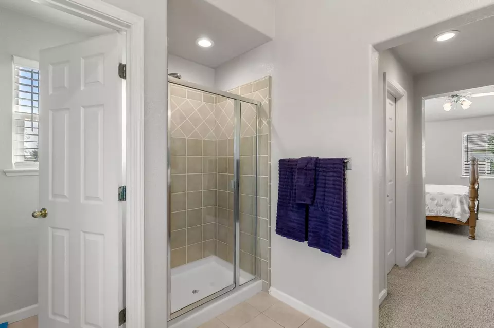 Entry Way - 864 N Heartland Dr, Manteca, CA 95337 photo 3 of 3