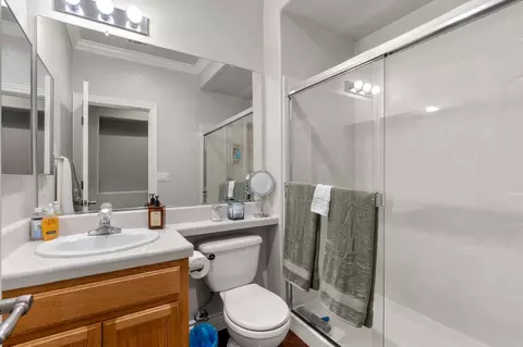 Bath - 864 N Heartland Dr, Manteca, CA 95337 photo 1 of 3